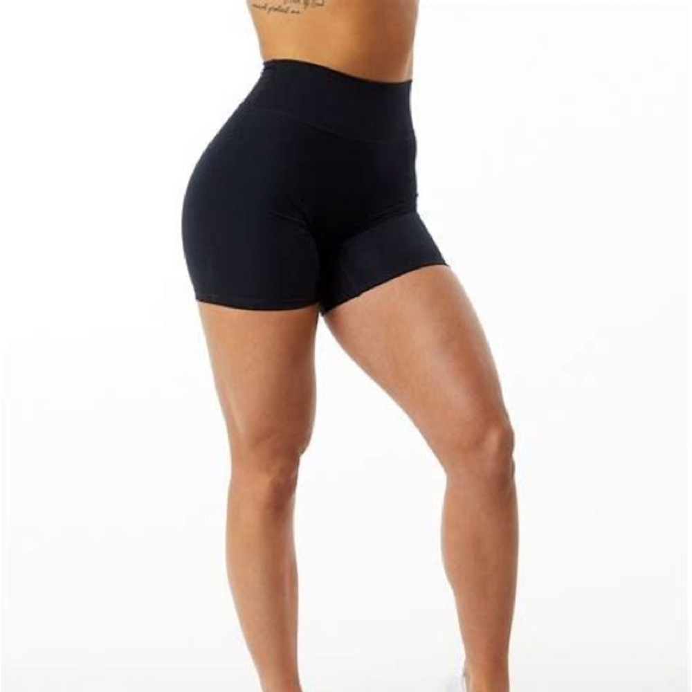 Bundle of 2!! Alphalete Alphalux Wonder Short 6” - Black